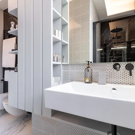 아파트 The Romulus